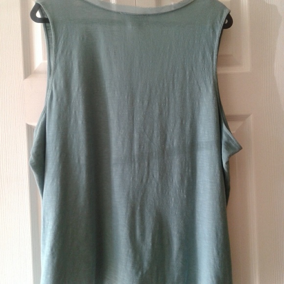 💥3/$20 Beautiful ruffled and frayed tank sz.3x - Picture 3 of 5